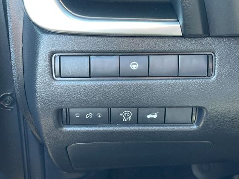 Used 2025 Nissan Rogue SV image 30