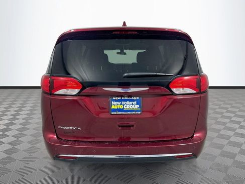 Used 2018 Chrysler Pacifica Touring Plus w/ Tire & Wheel Group FWD image 6