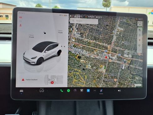 Used 2024 Tesla Model Y Long Range AWD/4WD image 29