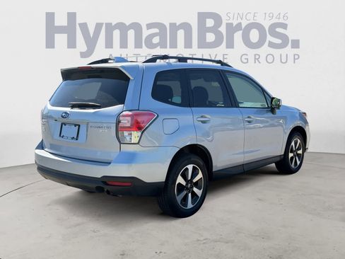 Used 2017 Subaru Forester 2.5i Premium image 3
