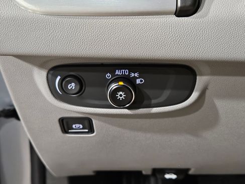 Used 2023 GMC Terrain SLE image 24