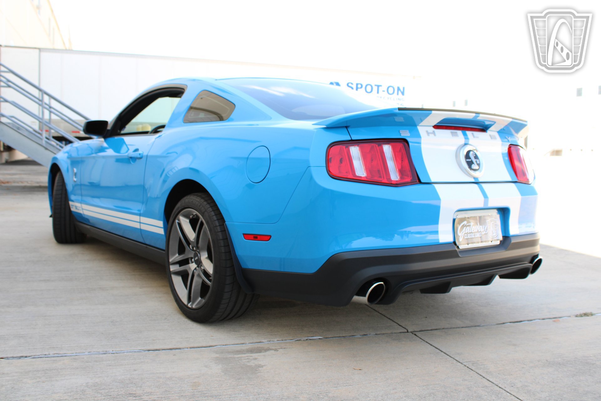 Used 2010 Ford Mustang Shelby GT500 RWD image 25