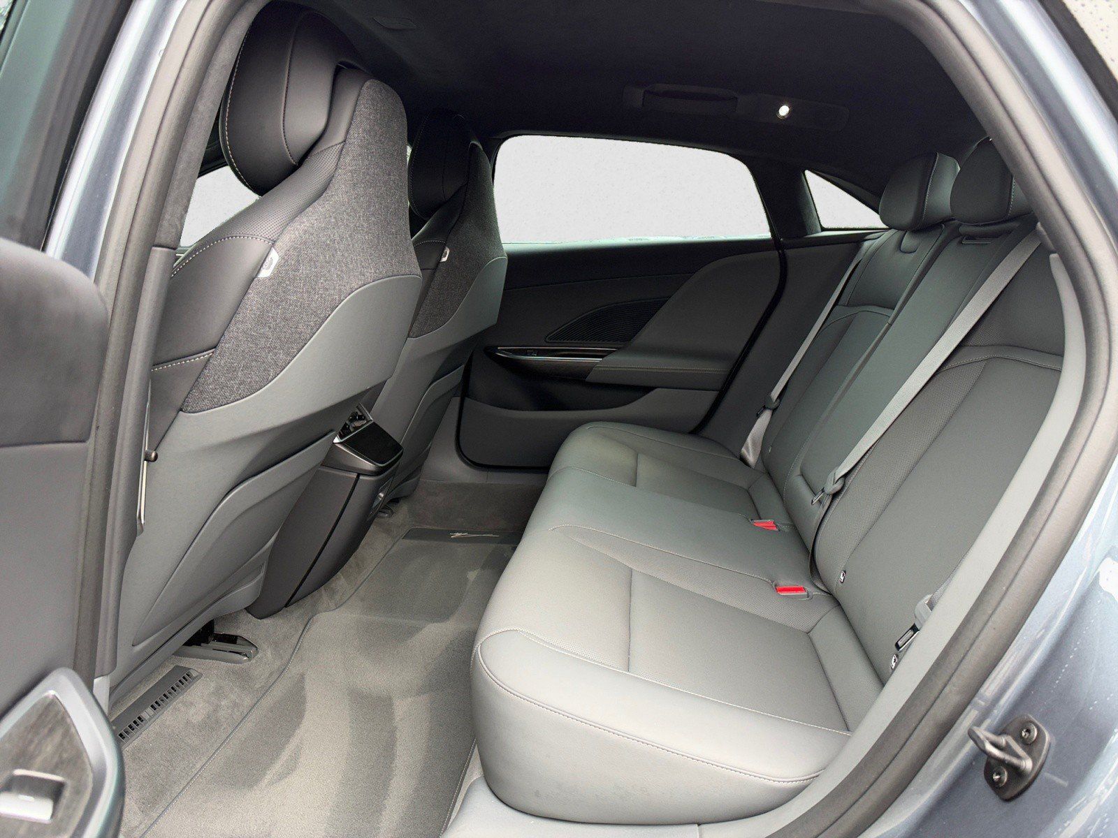 Used 2024 Lucid Air Pure RWD image 18