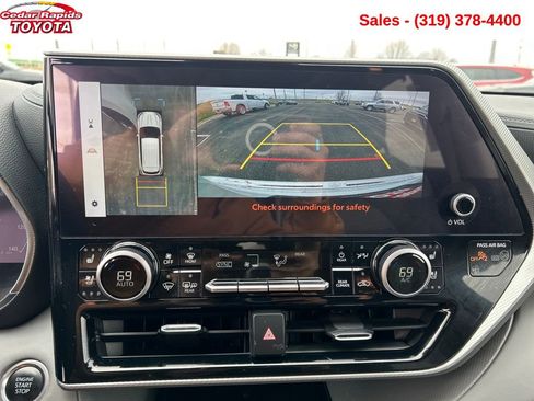Used 2024 Toyota Highlander Platinum image 18