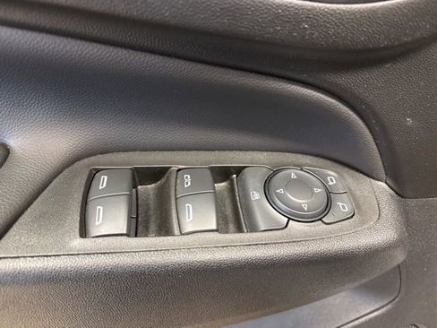 Used 2021 Chevrolet Equinox LT image 32