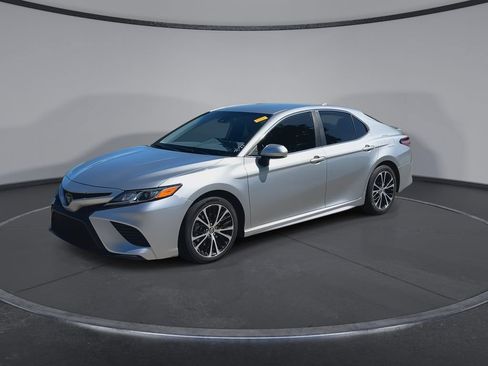 Used 2019 Toyota Camry SE FWD image 4