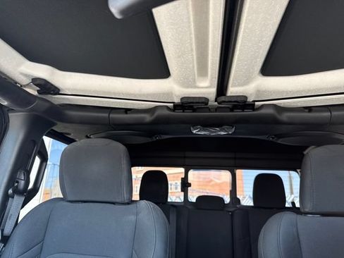 Used 2023 Jeep Gladiator Sport AWD/4WD image 21