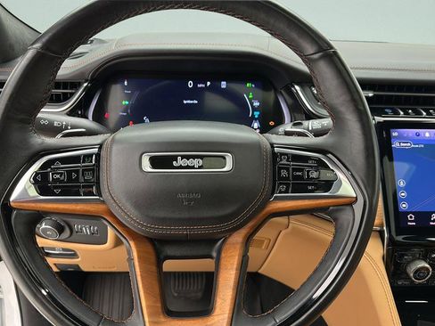 Used 2023 Jeep Grand Cherokee Summit AWD/4WD image 17