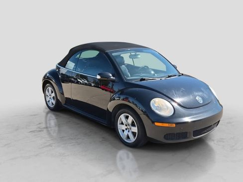 Used 2007 Volkswagen Beetle Convertible w/ Package 1 FWD image 2