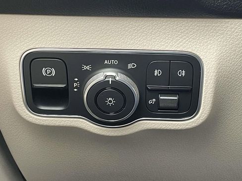 Used 2025 Mercedes-Benz GLB 250 image 24