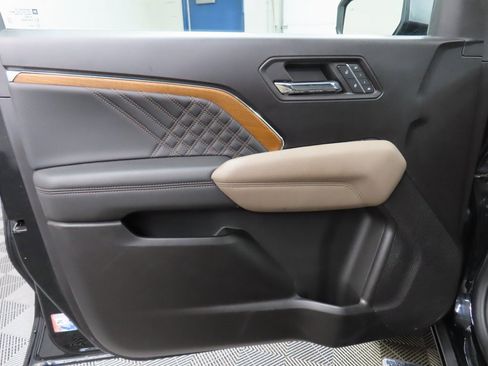 Used 2023 GMC Canyon Denali image 65