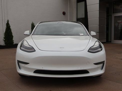 Used 2020 Tesla Model 3 Standard Range Plus RWD image 3