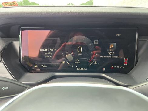 Used 2025 GMC Acadia Elevation FWD image 18