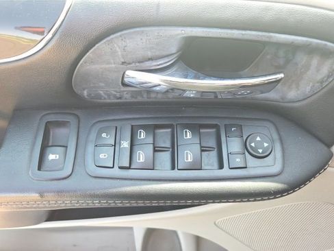 Used 2016 Dodge Grand Caravan SE FWD image 22