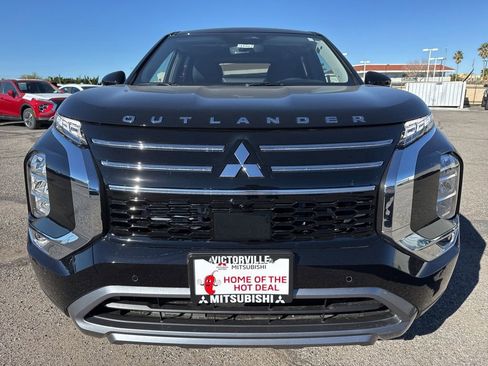 New 2026 Mitsubishi Outlander SE FWD image 2