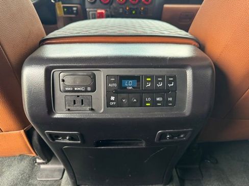 Used 2018 Toyota Sequoia Platinum AWD/4WD image 17