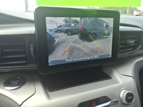 Used 2024 Ford Explorer XLT RWD image 23
