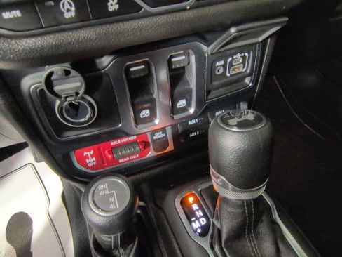 Used 2024 Jeep Wrangler Sport AWD/4WD image 17