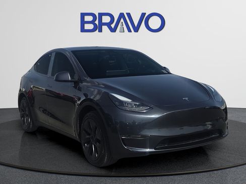 Used 2025 Tesla Model Y Long Range RWD image 6