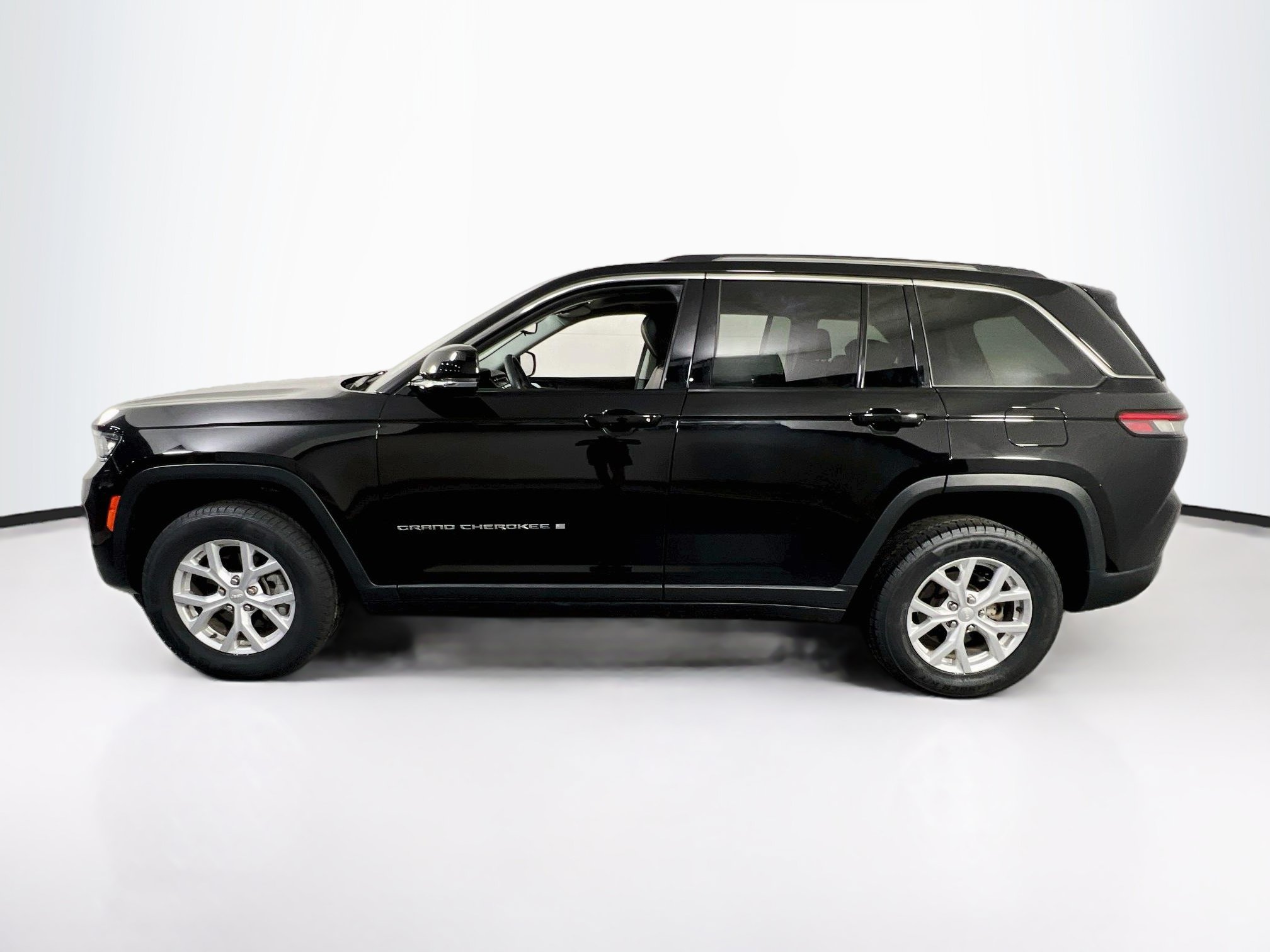 Used 2023 Jeep Grand Cherokee Limited AWD/4WD image 8