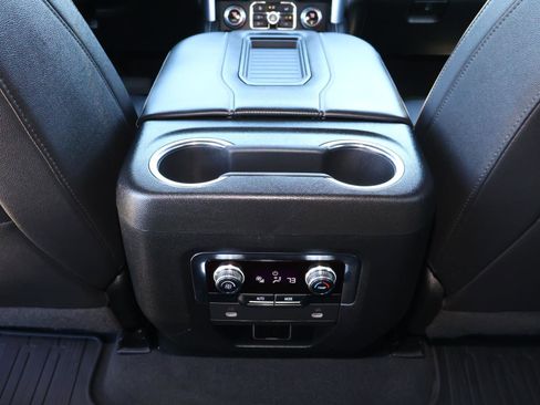 Used 2022 GMC Yukon SLT AWD/4WD image 14