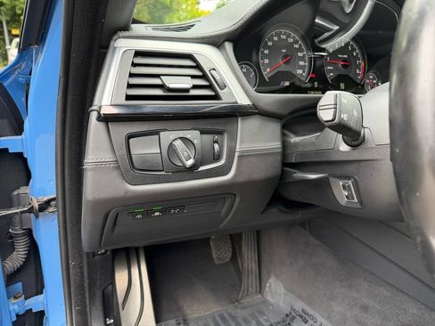 Used 2020 BMW M4 Convertible RWD image 19