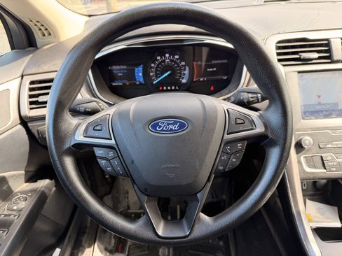 Used 2020 Ford Fusion SE image 16