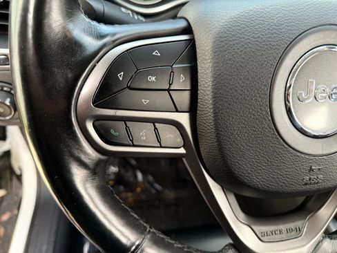 Used 2019 Jeep Cherokee Latitude Plus w/ Cold Weather Group image 20