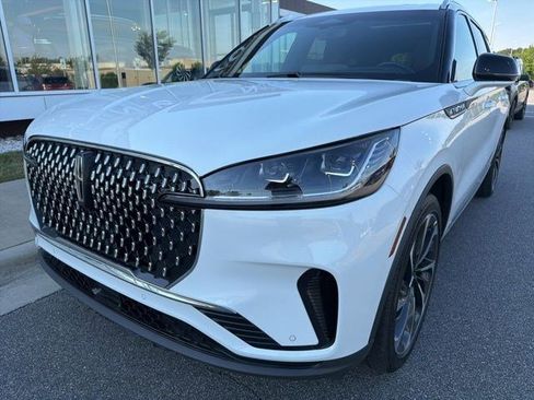 Used 2025 Lincoln Aviator Reserve w/ Illumination Package RWD image 10