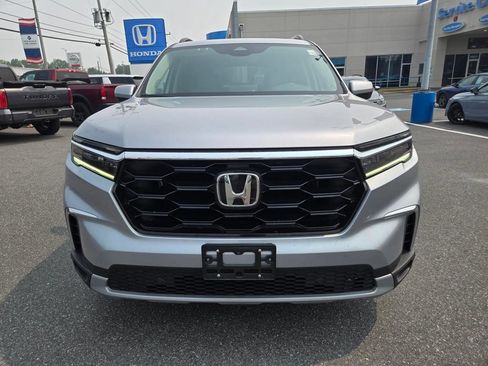 Used 2024 Honda Pilot Touring image 2