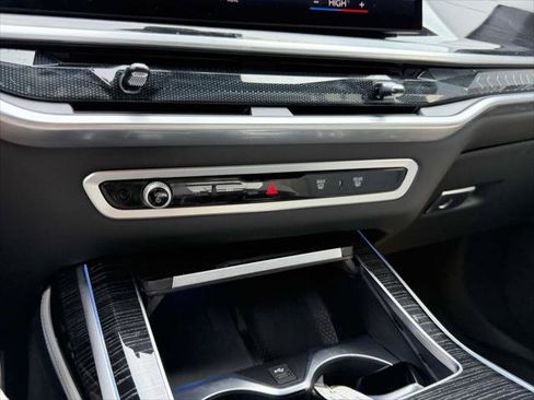 Used 2023 BMW X7 xDrive40i w/ M Sport Package AWD/4WD image 32