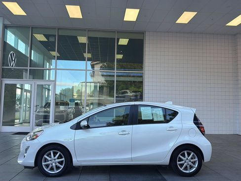 Used 2015 Toyota Prius C Three FWD image 2