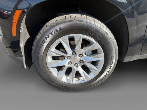 Used 2025 Chevrolet Suburban Premier AWD/4WD image 9