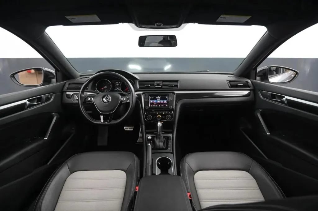 Used 2018 Volkswagen Passat GT FWD image 24