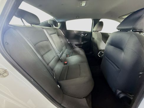 Used 2017 Chevrolet Malibu LT image 27