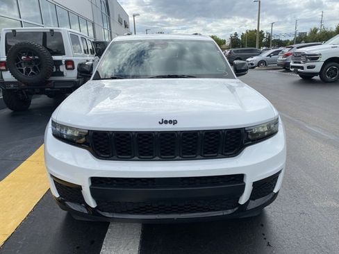 Used 2021 Jeep Grand Cherokee L Laredo image 3