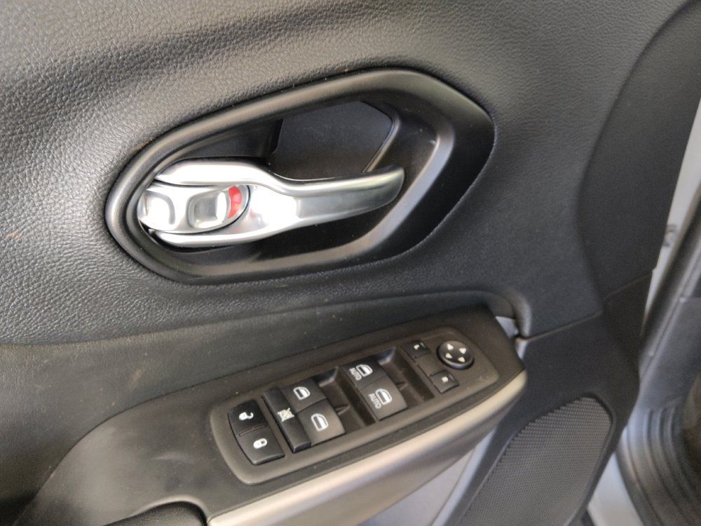 Used 2021 Jeep Cherokee Latitude Lux AWD/4WD image 27