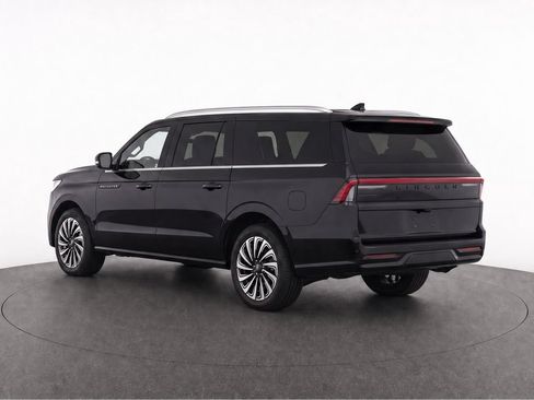 Used 2025 Lincoln Navigator Black Label AWD/4WD image 5
