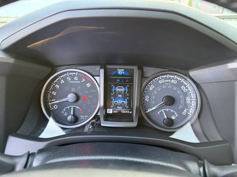 Used 2022 Toyota Tacoma TRD Off-Road w/ Technology Package AWD/4WD image 24