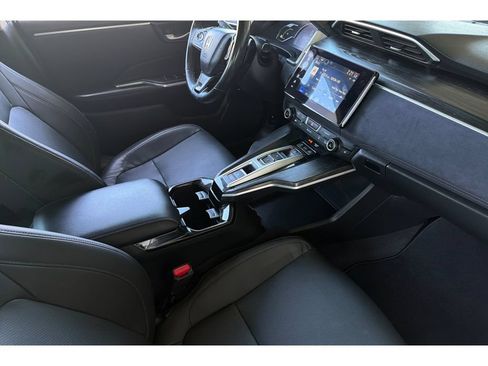 Used 2020 Honda Clarity Touring image 16