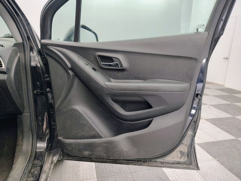 Used 2018 Chevrolet Trax LS FWD image 13