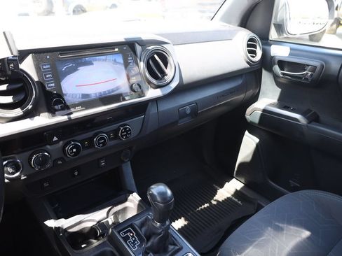 Used 2016 Toyota Tacoma TRD Off-Road w/ Towing Package AWD/4WD image 15