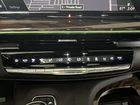 Used 2023 Cadillac Escalade Sport Platinum w/ LPO, ONYX Package AWD/4WD image 18