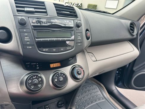 Used 2011 Toyota RAV4 image 21