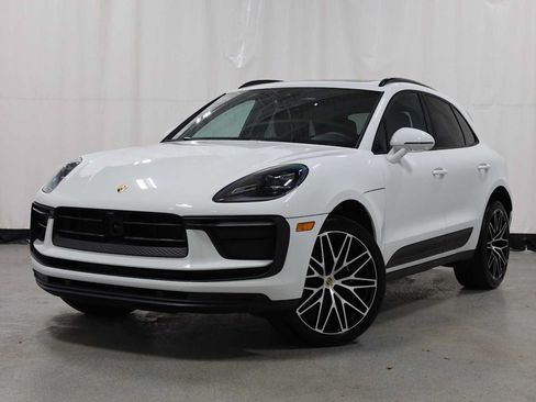 Certified 2026 Porsche Macan AWD/4WD image 1