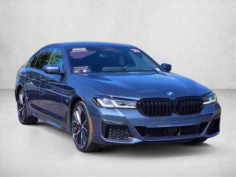 Used 2023 BMW 530e w/ M Sport Package RWD image 3