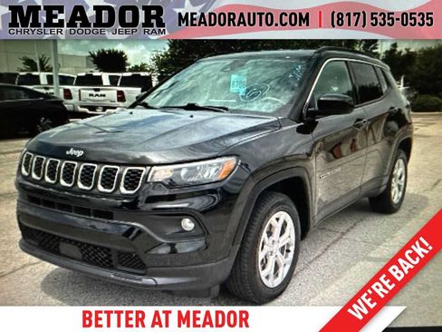 Used 2024 Jeep Compass Latitude AWD/4WD image 1