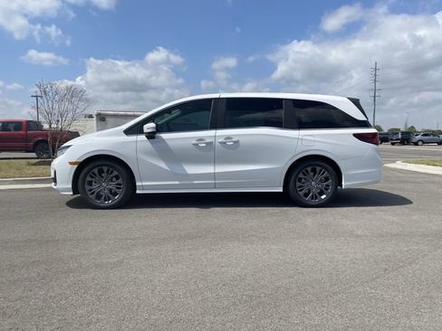 New 2026 Honda Odyssey Touring image 2