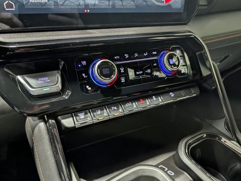 Used 2025 GMC Sierra 2500 AT4 w/ AT4 Premium Plus Package image 27