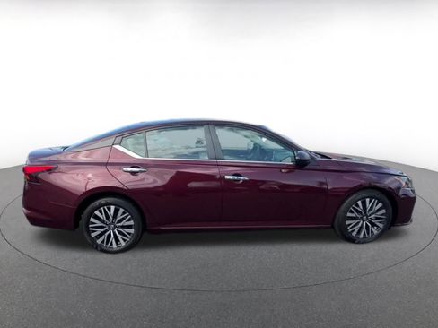 Used 2025 Nissan Altima 2.5 SV FWD image 16